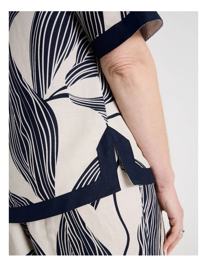 Short Sleeve Top With Solid Contrasts in Neutral/Navy Print image 7