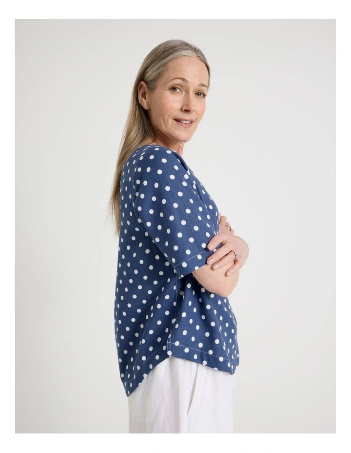 Short Sleeve Top With CF Seam & Curved Hem in Blue/White Spot image 3