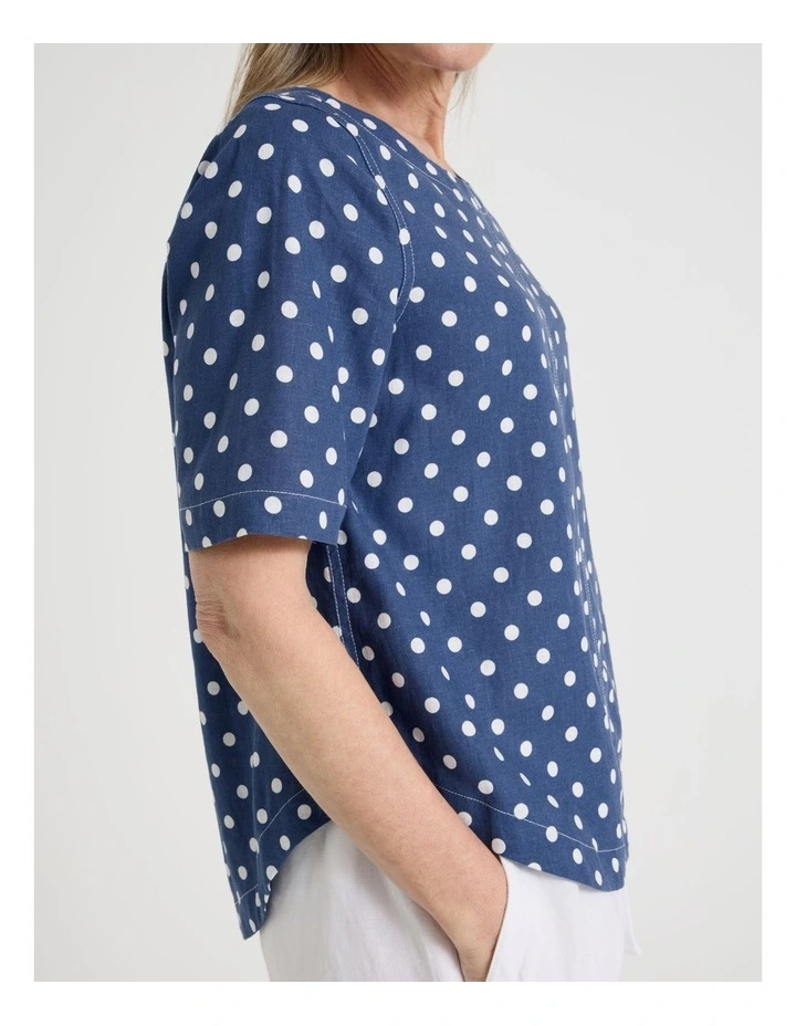 Short Sleeve Top With CF Seam & Curved Hem in Blue/White Spot image 4