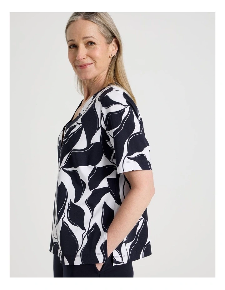 Short Sleeve V Neck Ponte Tee in Navy/Ivory Abstract Print image 3