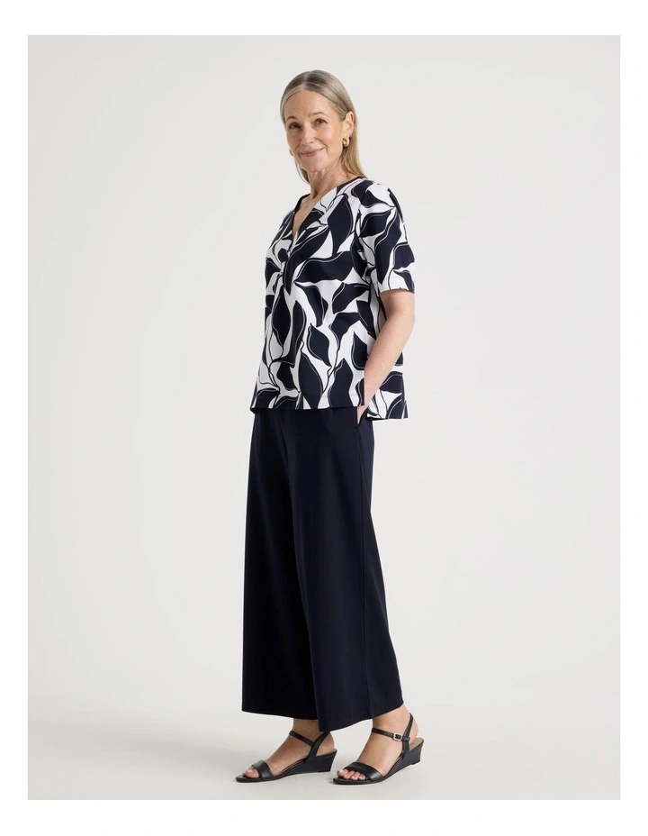 Short Sleeve V Neck Ponte Tee in Navy/Ivory Abstract Print image 7