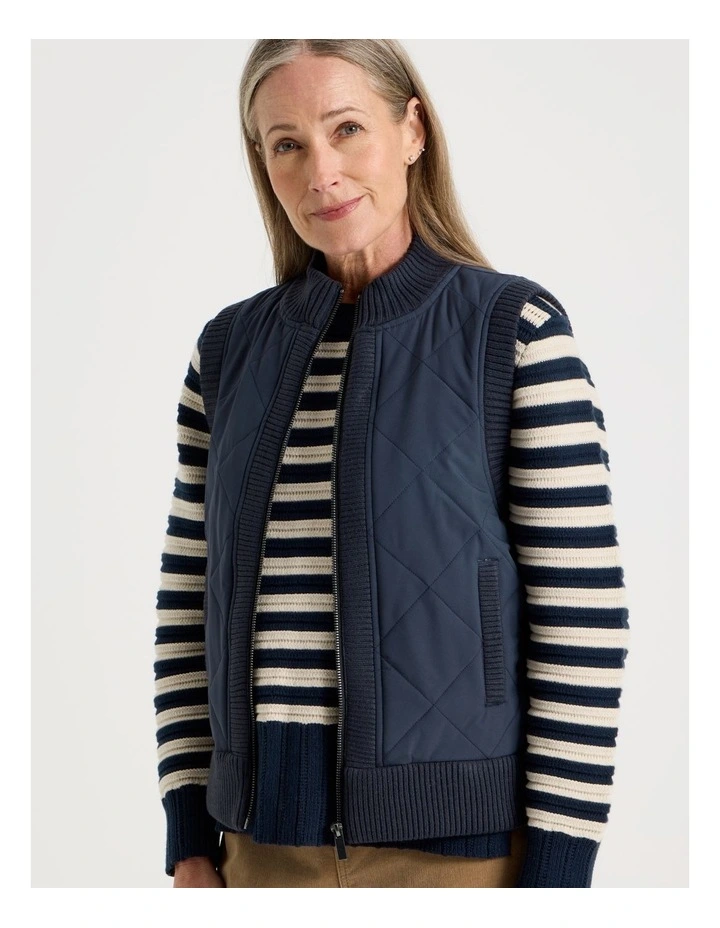 Quilted Vest With Chunky Ribs in Navy image 3