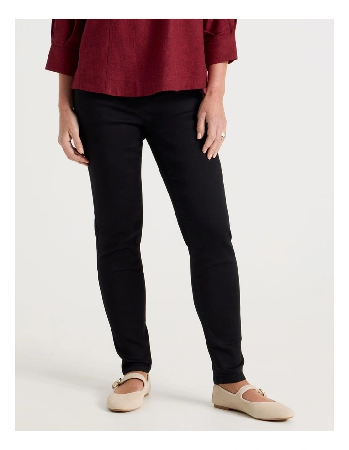 Wardrobe Staple Jegging in Black image 2