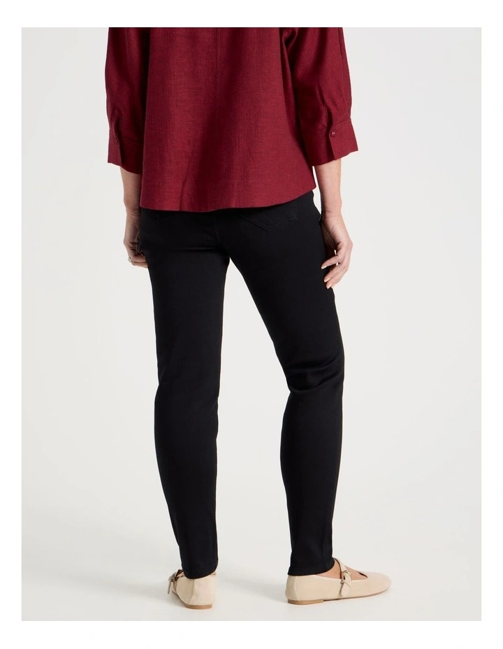 Wardrobe Staple Jegging in Black image 3