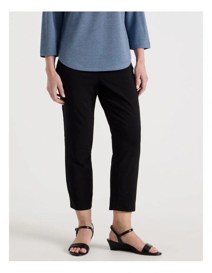 Wardrobe Staple Stretch Crop Pant in Black image 2