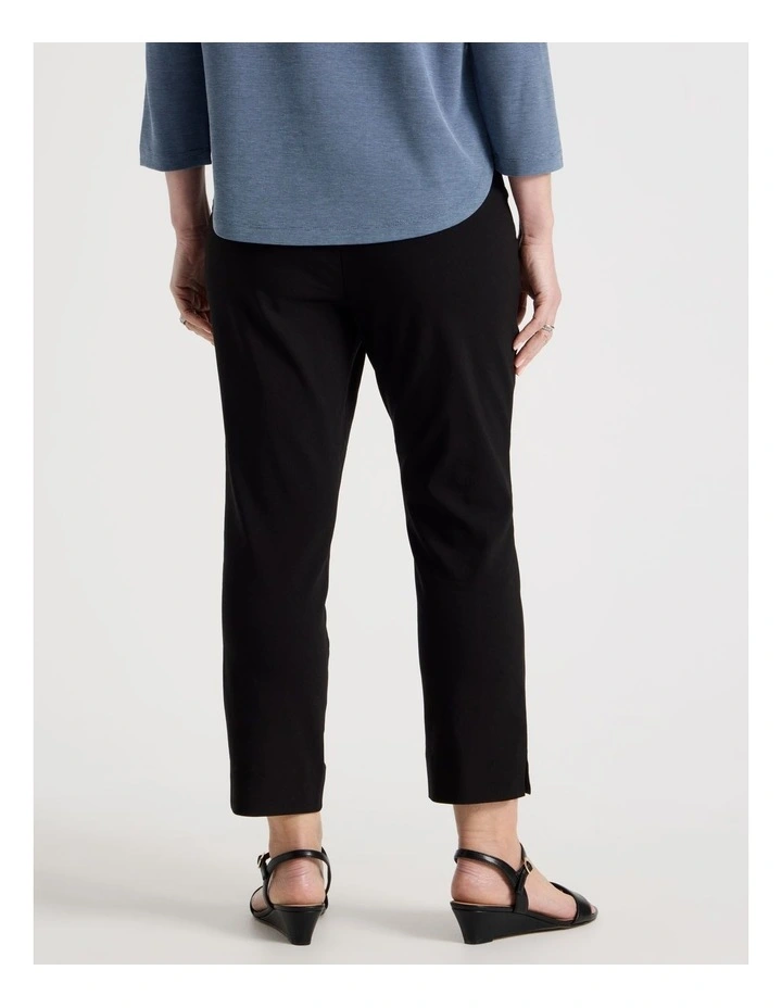 Wardrobe Staple Stretch Crop Pant in Black image 5