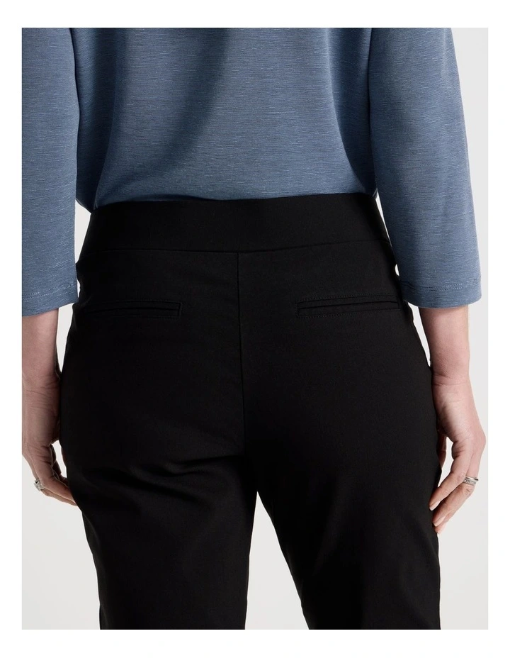 Wardrobe Staple Stretch Crop Pant in Black image 6