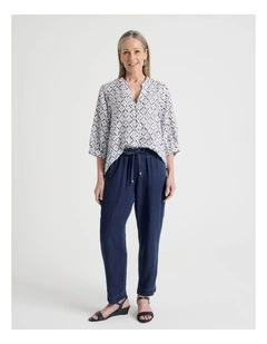 Elastic Waist Tapered Light Weight Denim Pant In Dark Wash