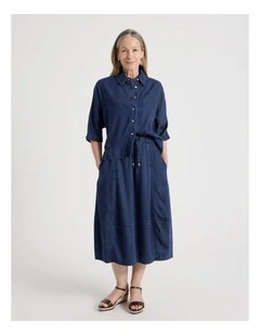 Petites Elastic Back Tulip Hem Light Weight Denim Skirt in Dark Wash