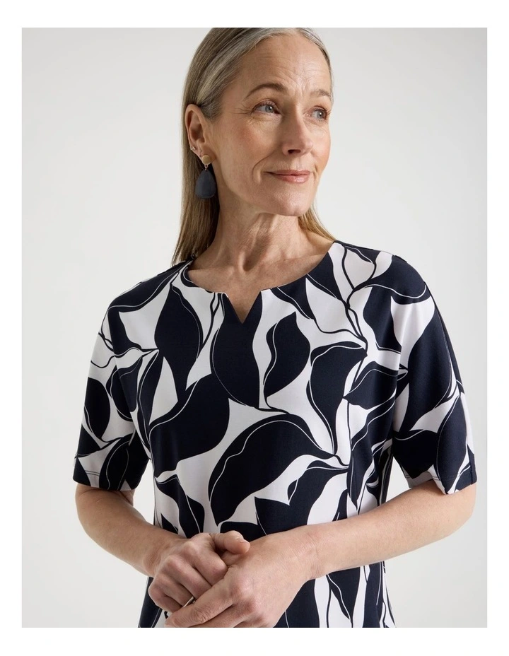 Short Sleeve Knit Dress in Navy/Ivory Abstract Print image 2