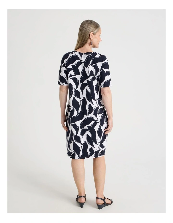 Short Sleeve Knit Dress in Navy/Ivory Abstract Print image 6