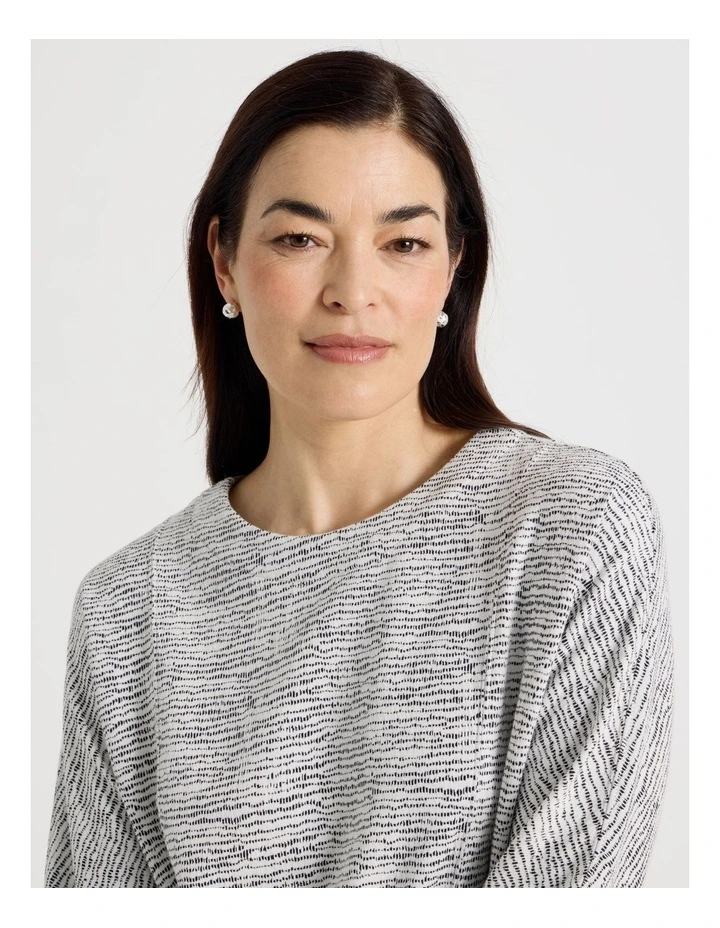 3/4 Magyar Sleeve Tee With Front Seams in Ivory/ Navy Texture image 3