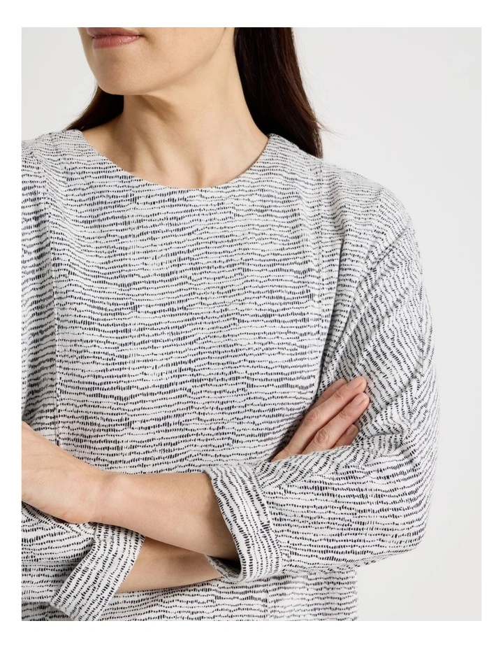 3/4 Magyar Sleeve Tee With Front Seams in Ivory/ Navy Texture image 5