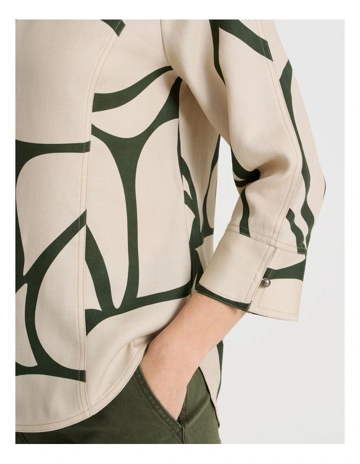 Notch Neck 3/4 Sleeve Top With Cf Seam in Olive/Neutral Print image 4
