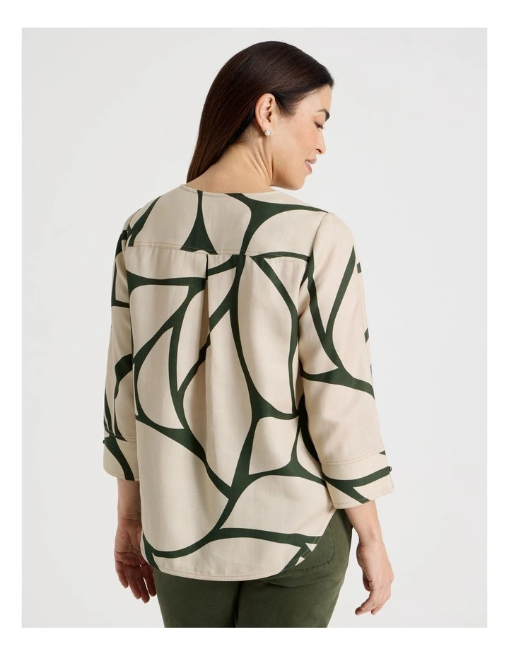 Notch Neck 3/4 Sleeve Top With Cf Seam in Olive/Neutral Print image 6