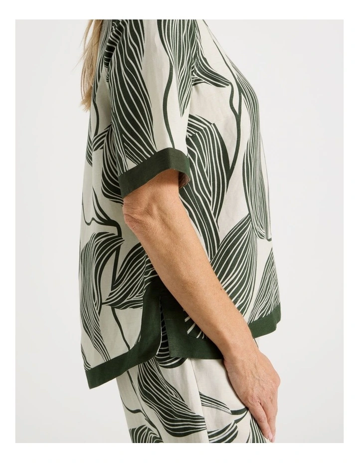 Short Sleeve Top With Solid Contrasts in Neutral/Olive Print image 4