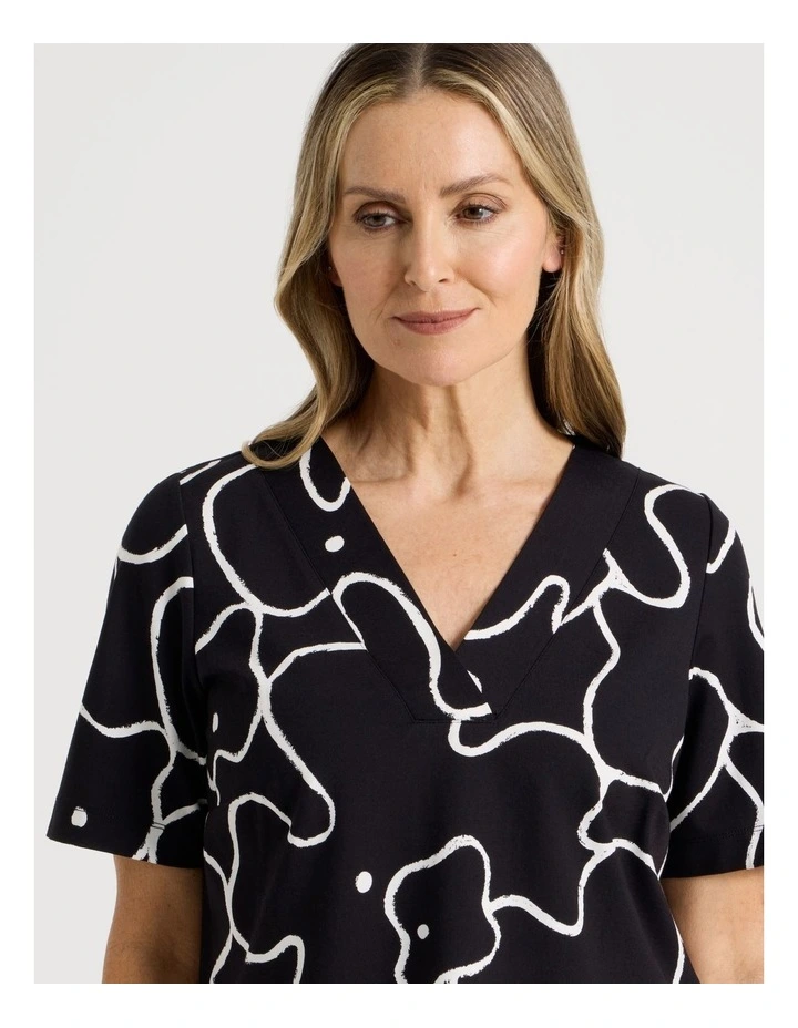 Short Sleeve V Neck Ponte Tee in Black/Ivory Large Abstract Print image 3