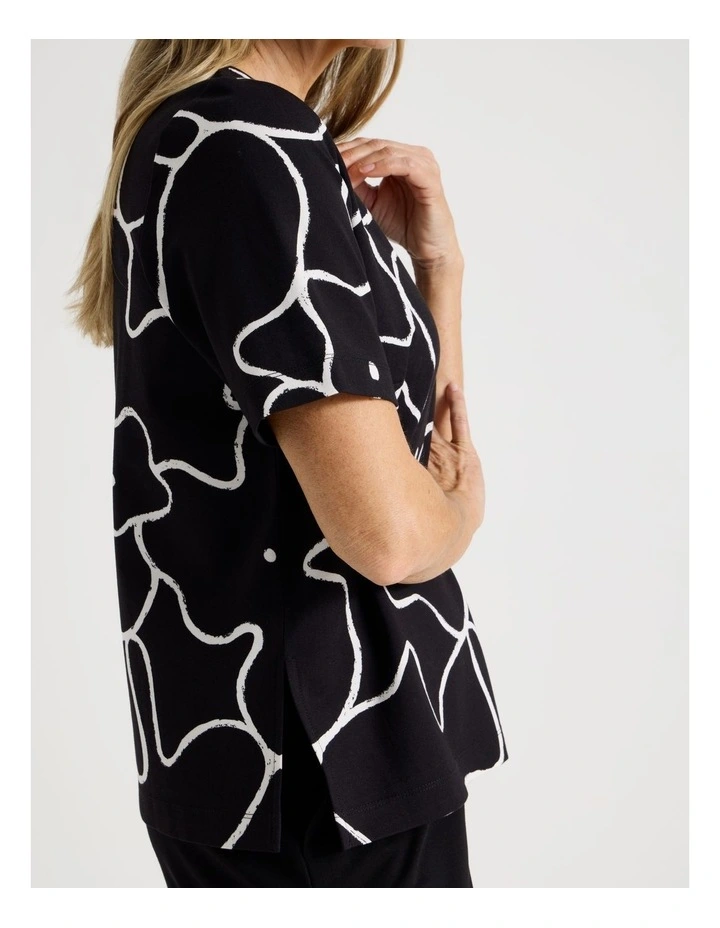 Short Sleeve V Neck Ponte Tee in Black/Ivory Large Abstract Print image 4