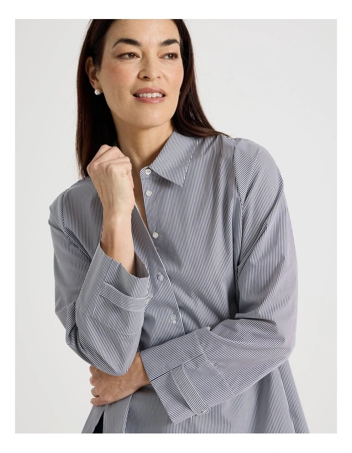 Stand Collar Long Sleeve Shirt With Forward Seams in Navy/White image 3