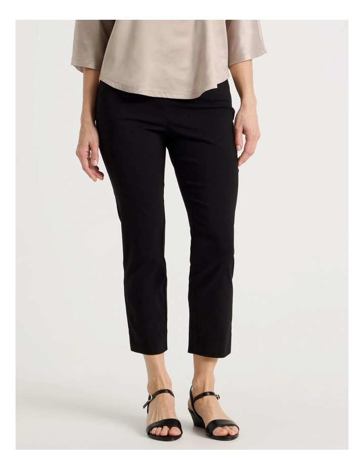 Wardrobe Staple Stretch Crop Pant in Black image 3