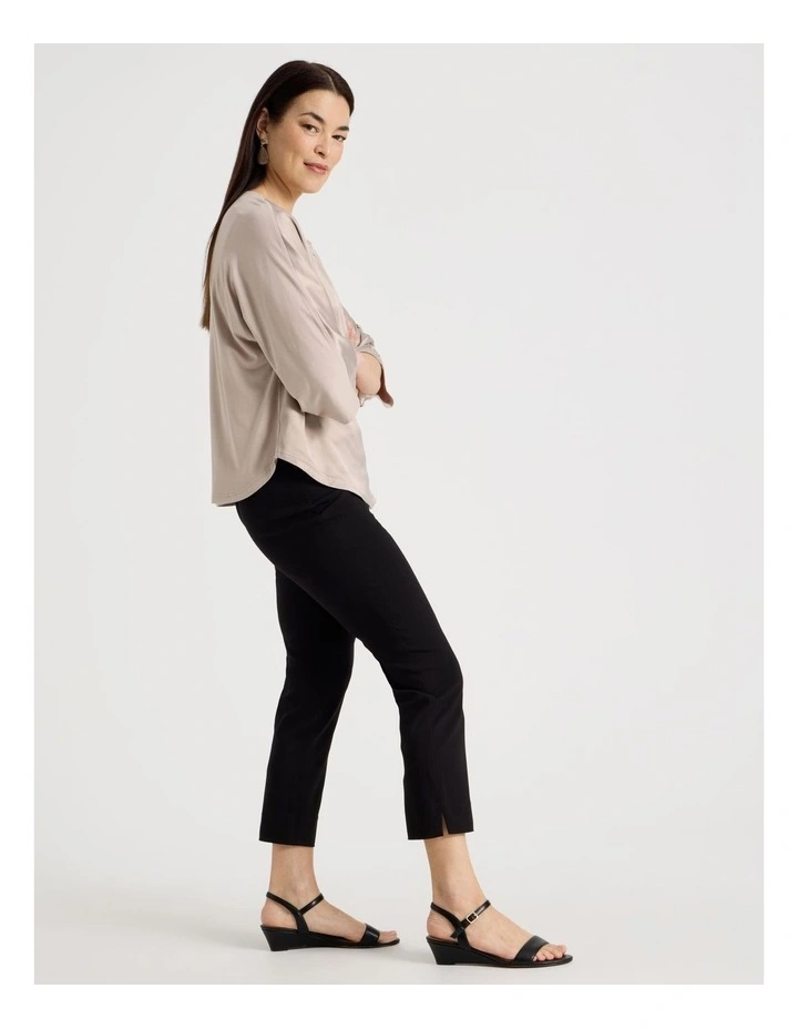 Wardrobe Staple Stretch Crop Pant in Black image 4
