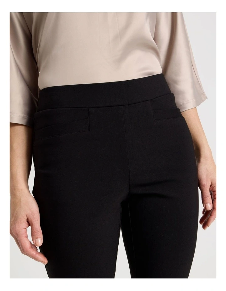 Wardrobe Staple Stretch Crop Pant in Black image 5