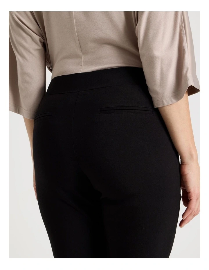 Wardrobe Staple Stretch Crop Pant in Black image 7