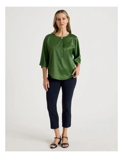 Wardrobe Staple Stretch Crop Pant in Navy