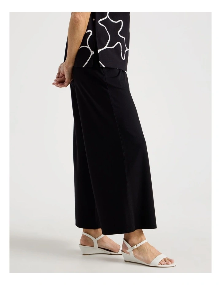 Elastic Waist Crop Travel Knit Pant in Black image 2