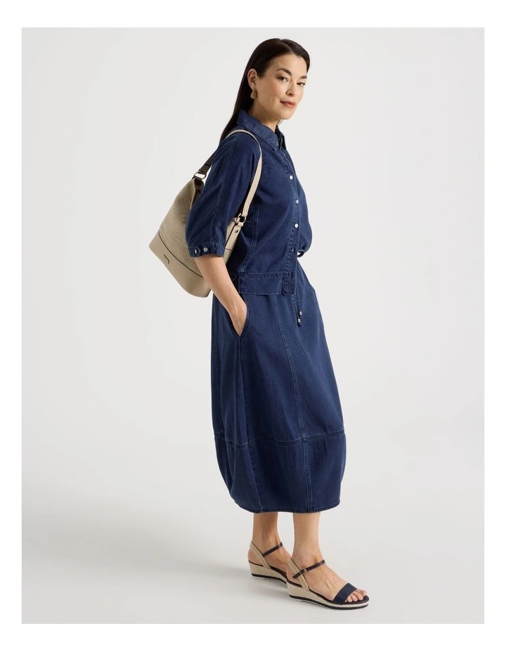 Elastic Back Tulip Hem Light Weight Denim Skirt in Dark Wash image 7