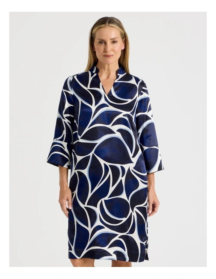3/4 Sleeve Dress With Stand Collar And Notch Neck in Blues Shell Print image 2