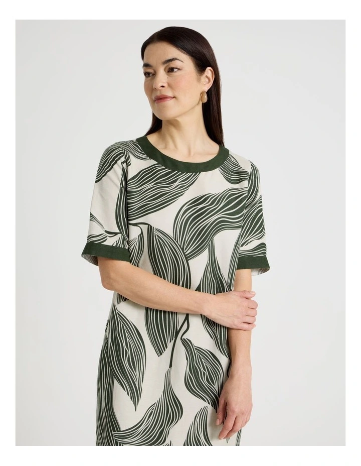 Short Sleeve Solid Trim Dress With Side Splits in Neutral/Olive Print image 2