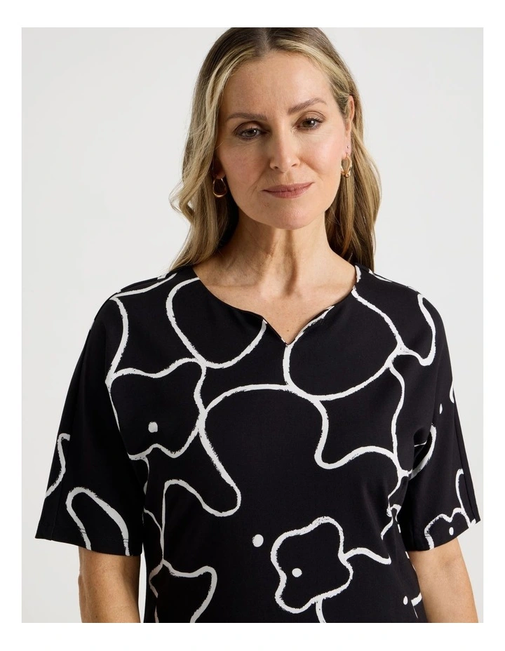 Short Sleeve Knit Dress in Black/Ivory Large Abstract Print image 3
