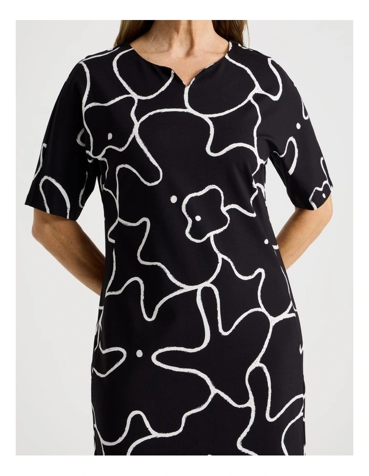 Short Sleeve Knit Dress in Black/Ivory Large Abstract Print image 4