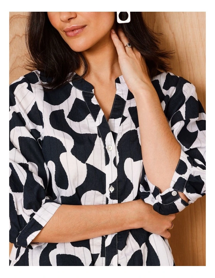 3/4 Sleeve Shirt With Split Back In Ivory/Navy Print image 2