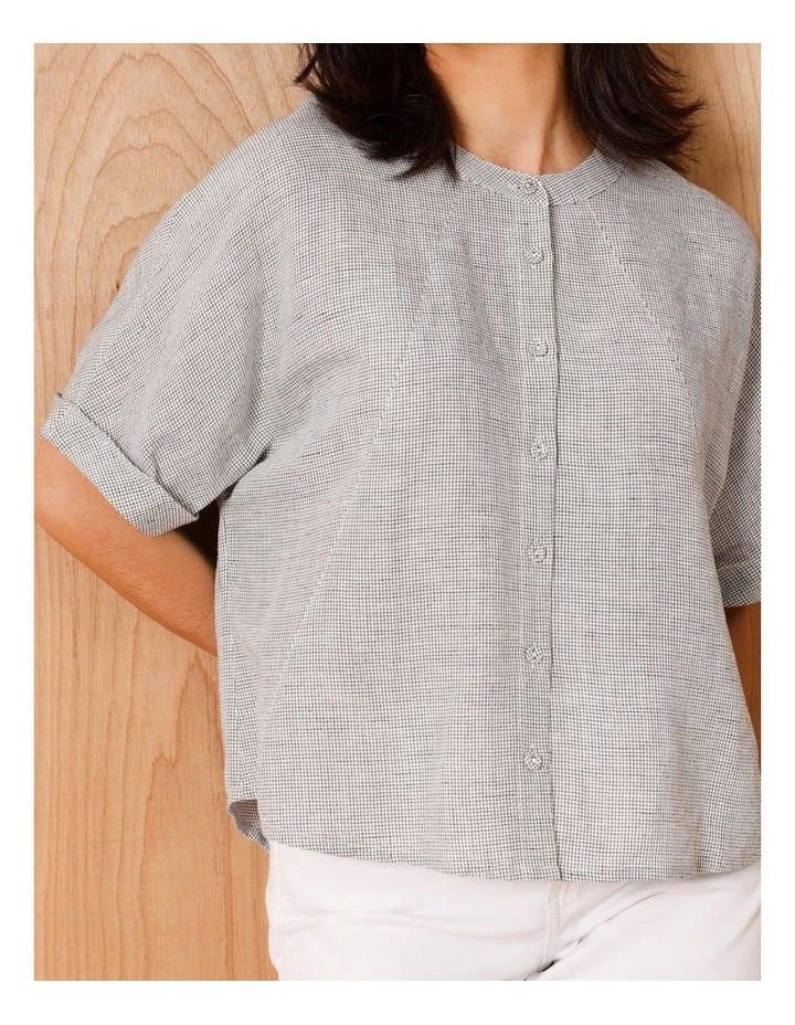 Spliced Short Sleeve Shirt In White/Navy Texture image 6