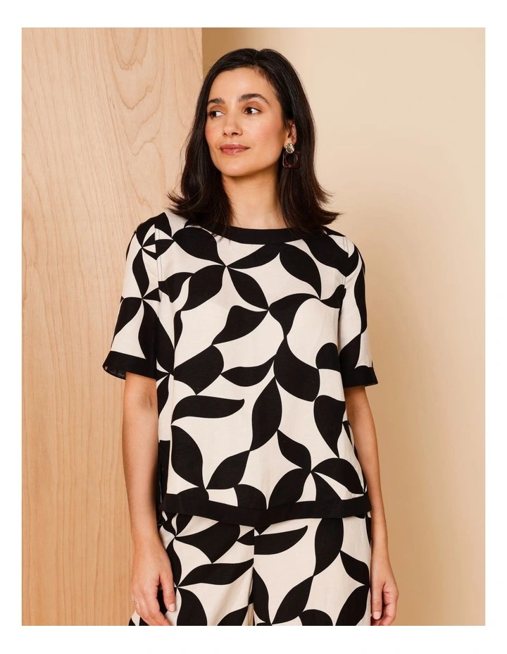 Short Sleeve Curved Hem Top In Neutral/Black Leaf Print With Black Contrasts image 3