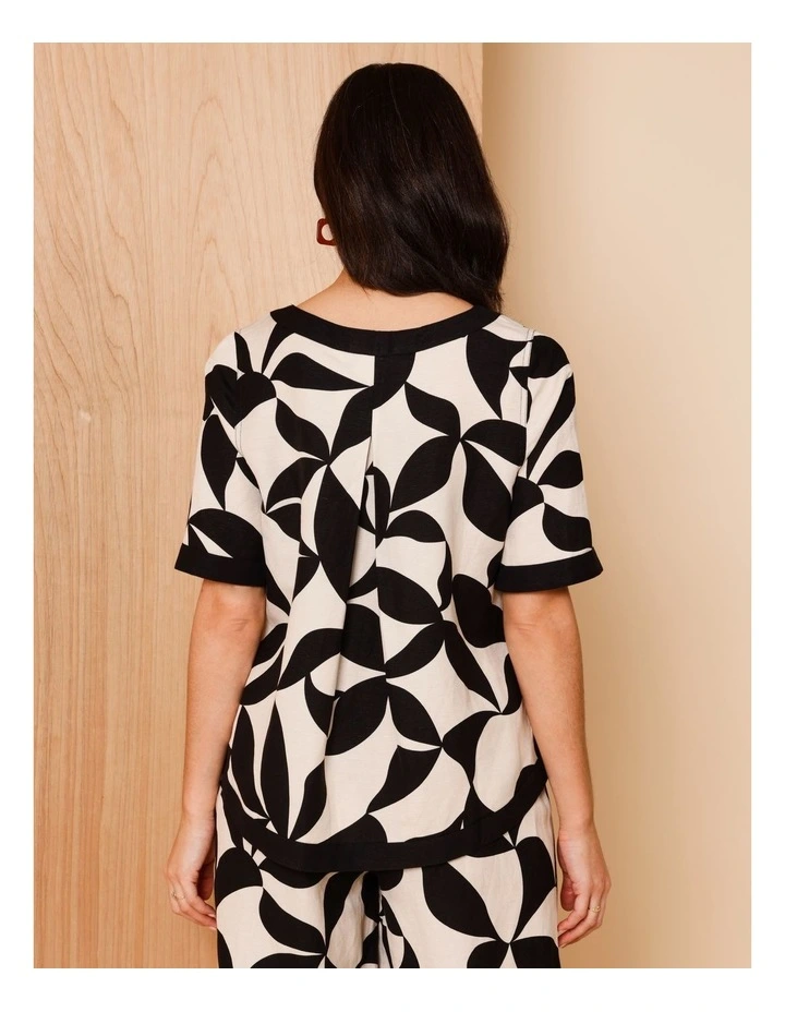 Short Sleeve Curved Hem Top In Neutral/Black Leaf Print With Black Contrasts image 5