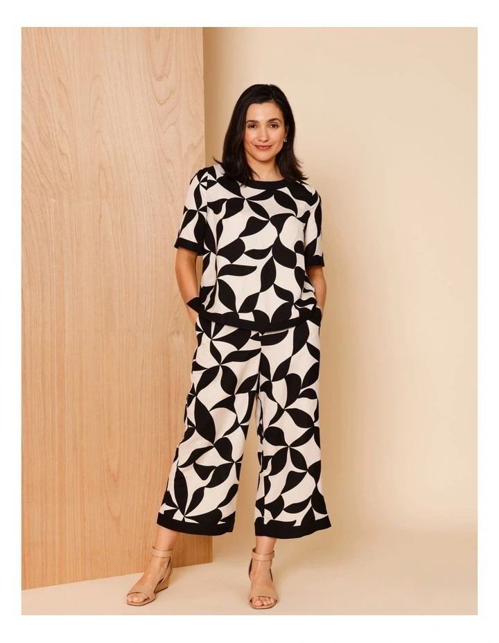 Short Sleeve Curved Hem Top In Neutral/Black Leaf Print With Black Contrasts image 6