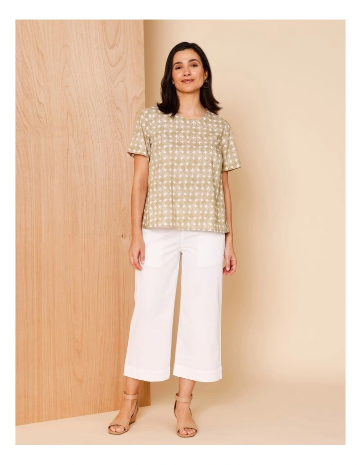 Short Sleeve Swing Hem Top With Round Pebble Print In Stone/White image 3