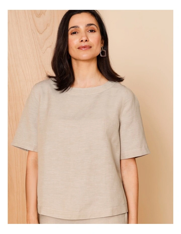 Short Sleeve Curved Hem Top In Oatmeal Crossdye With Contrast Top Stitch image 3