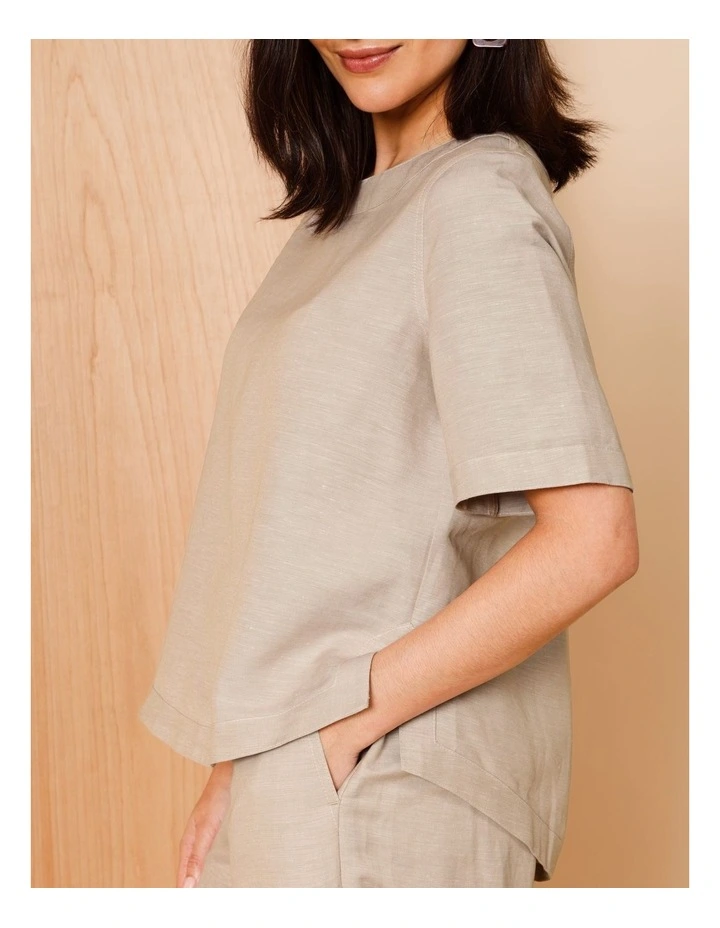 Short Sleeve Curved Hem Top In Oatmeal Crossdye With Contrast Top Stitch image 4