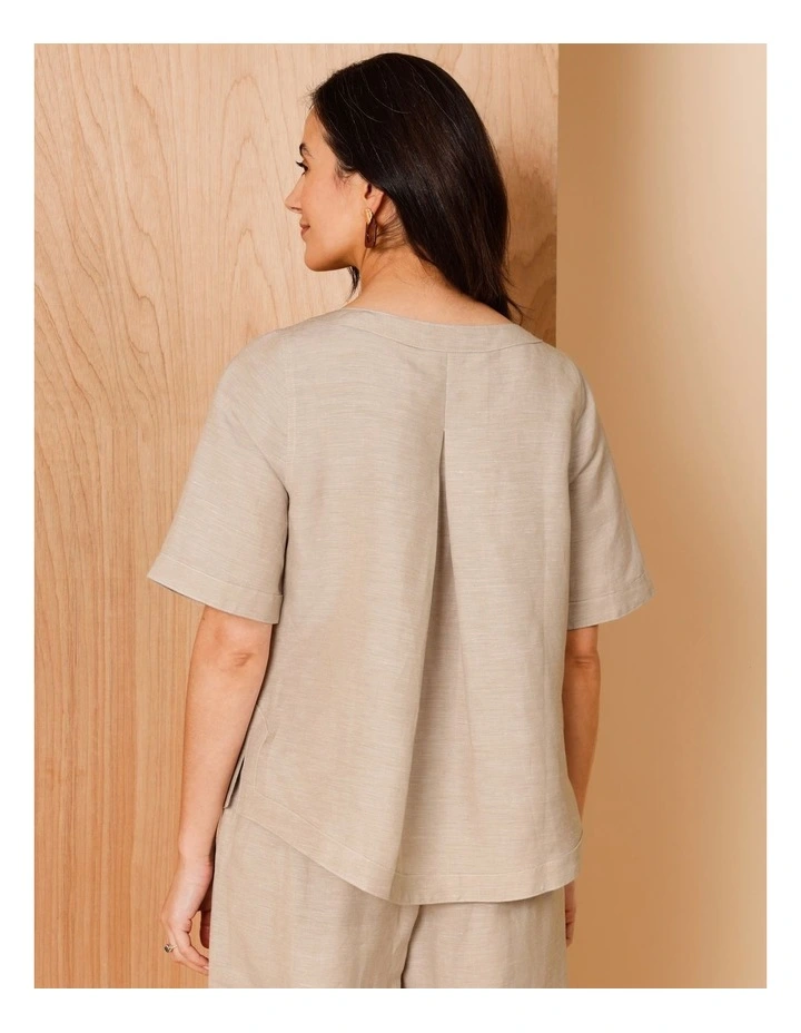 Short Sleeve Curved Hem Top In Oatmeal Crossdye With Contrast Top Stitch image 5