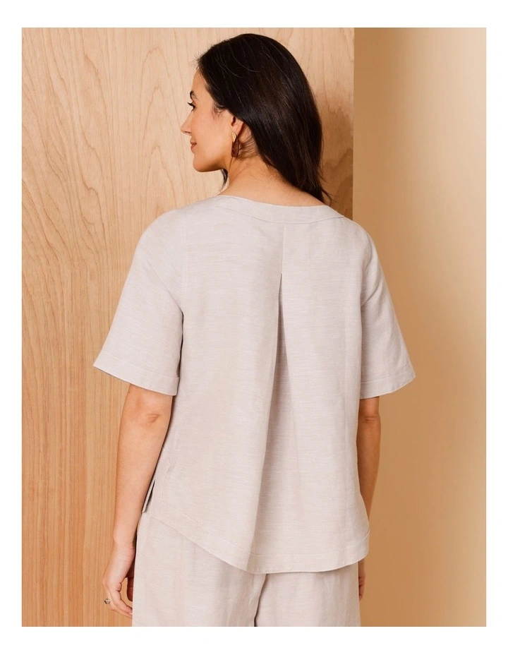Short Sleeve Curved Hem Top In Oatmeal Crossdye With Contrast Top Stitch image 5