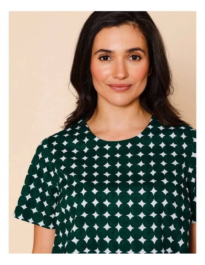 Short Sleeve Swing Hem Top With Round Pebble Print In Dark Green/White image 3