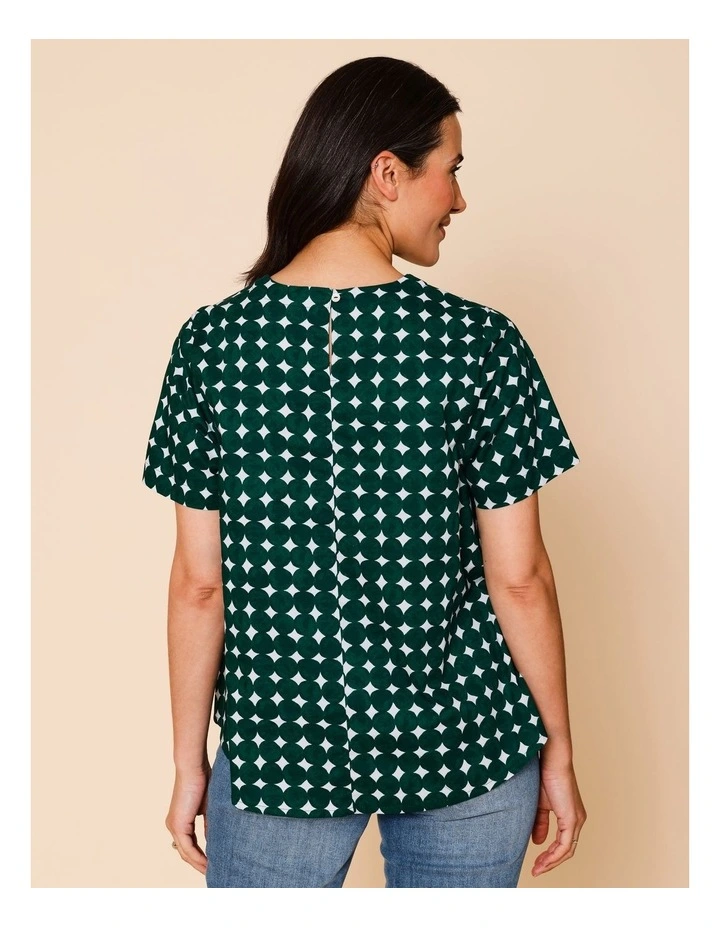 Short Sleeve Swing Hem Top With Round Pebble Print In Dark Green/White image 4