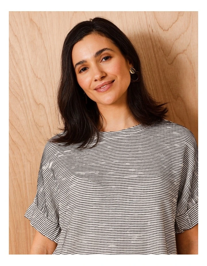 Elastic Cuff Extended Sleeve Tee In White/Black Jacquard image 3