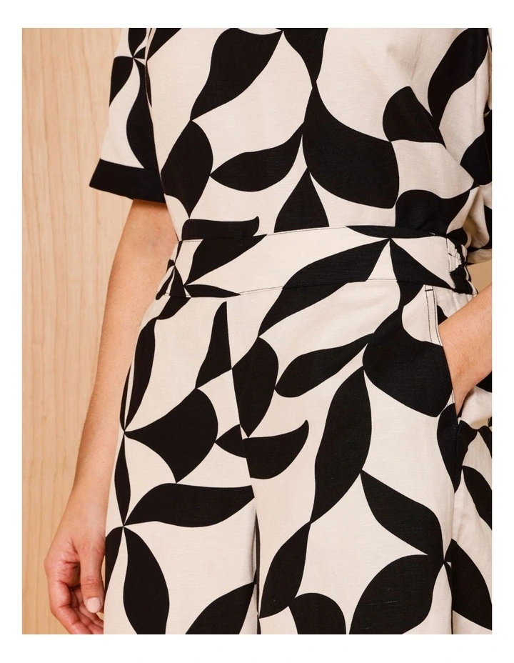 Wide Leg Crop Linen Blend Pant In Neutral/Black Leaf Print With Black Contrasts image 3