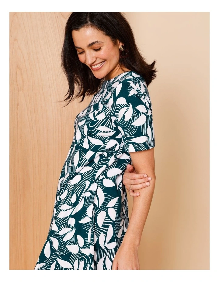 Short Sleeve Knit Dress With Darted Hem And Pockets In Teal/White Abstract Print image 4
