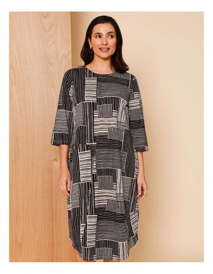 3/4 Sleeve Asymmetric Dress With Side Pockets In Black/Neutral Line Print image 2